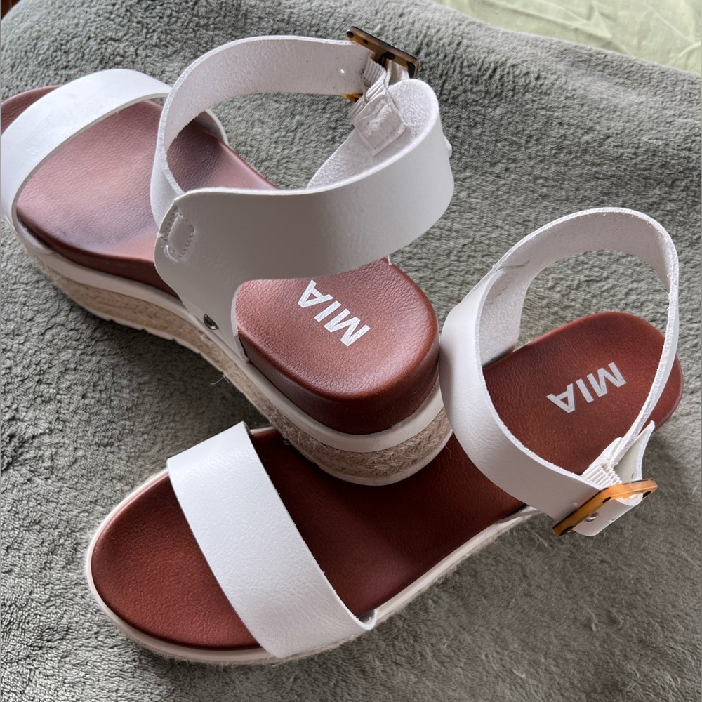 Mia Kiera Espadrille platform white sandal with tortoise buckle.